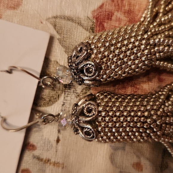 Dangle silvertoned tassel earrings with crystal and fancy top. New no tags - Picture 4 of 5